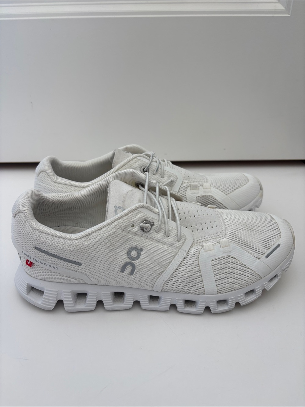 On Clouds White Womens Size 7.5 Athletic Running Walking Comfort Sneakers Shoes - Picture 4 of 13